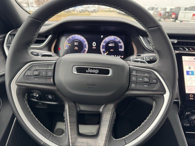 2025 Jeep Grand Cherokee Limited photo 17
