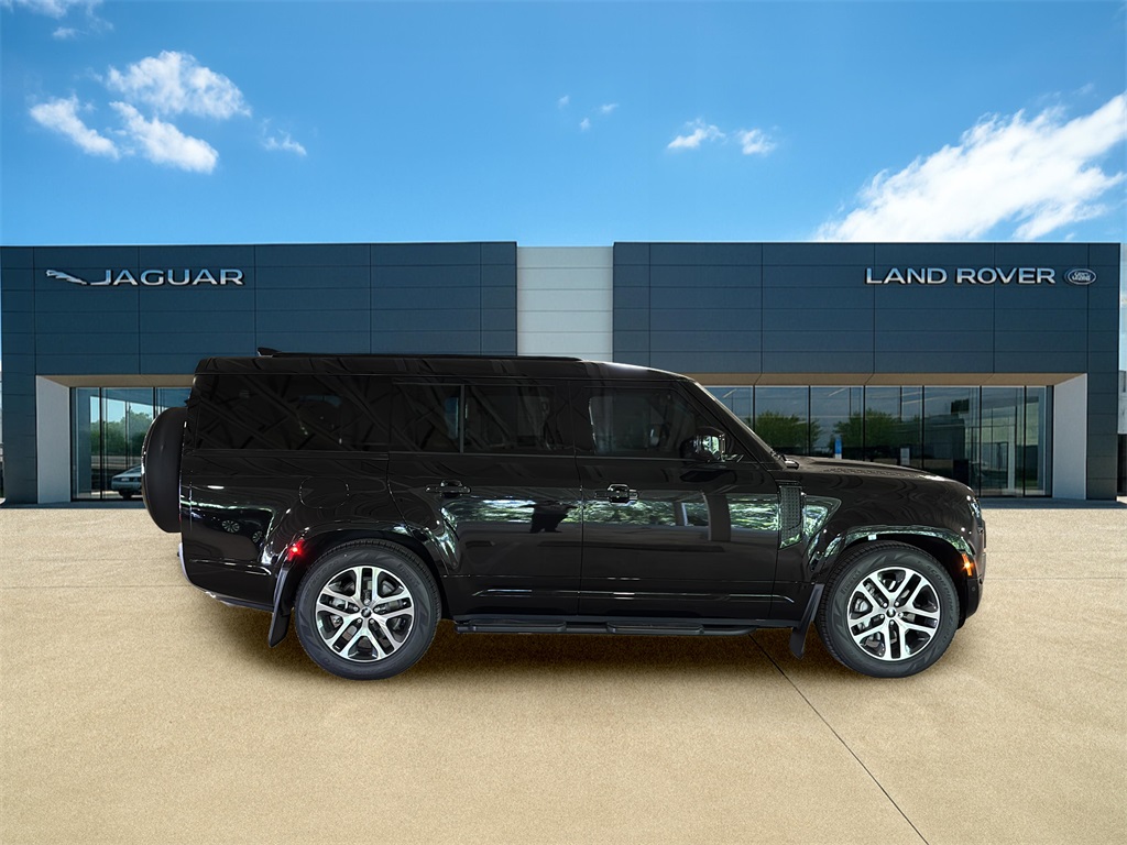 2025 Land Rover Defender 130 X-Dynamic SE photo 4
