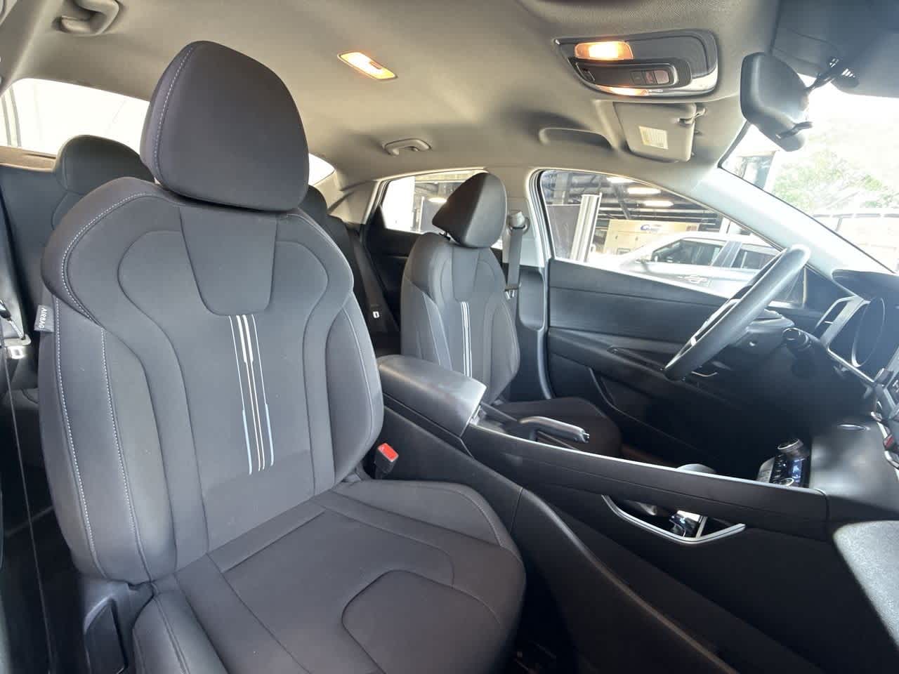 2023 Hyundai Elantra SEL photo 22