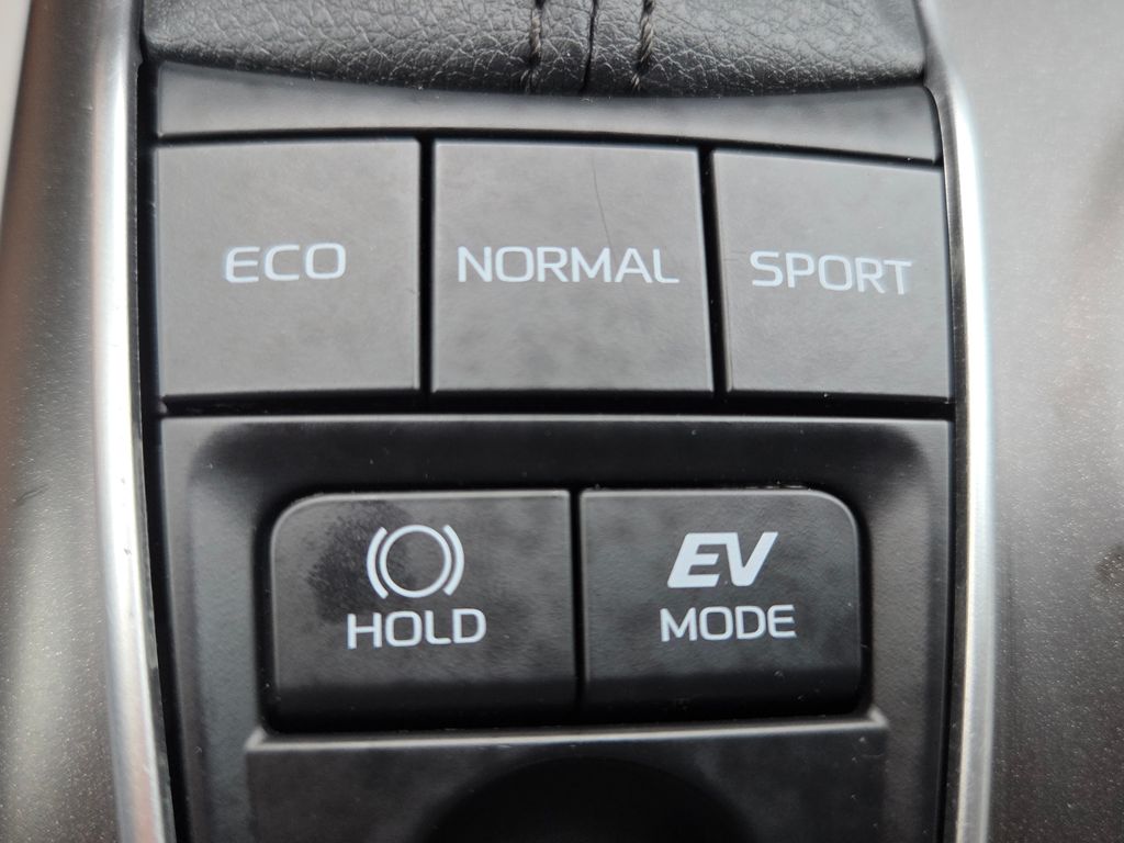 2023 Toyota Camry Hybrid LE photo 32