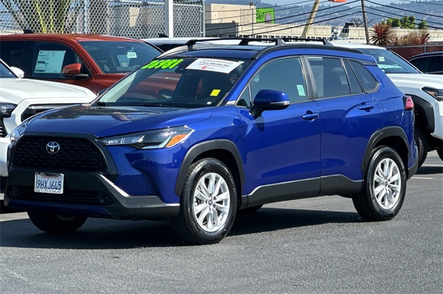2022 Toyota Corolla Cross LE photo 8