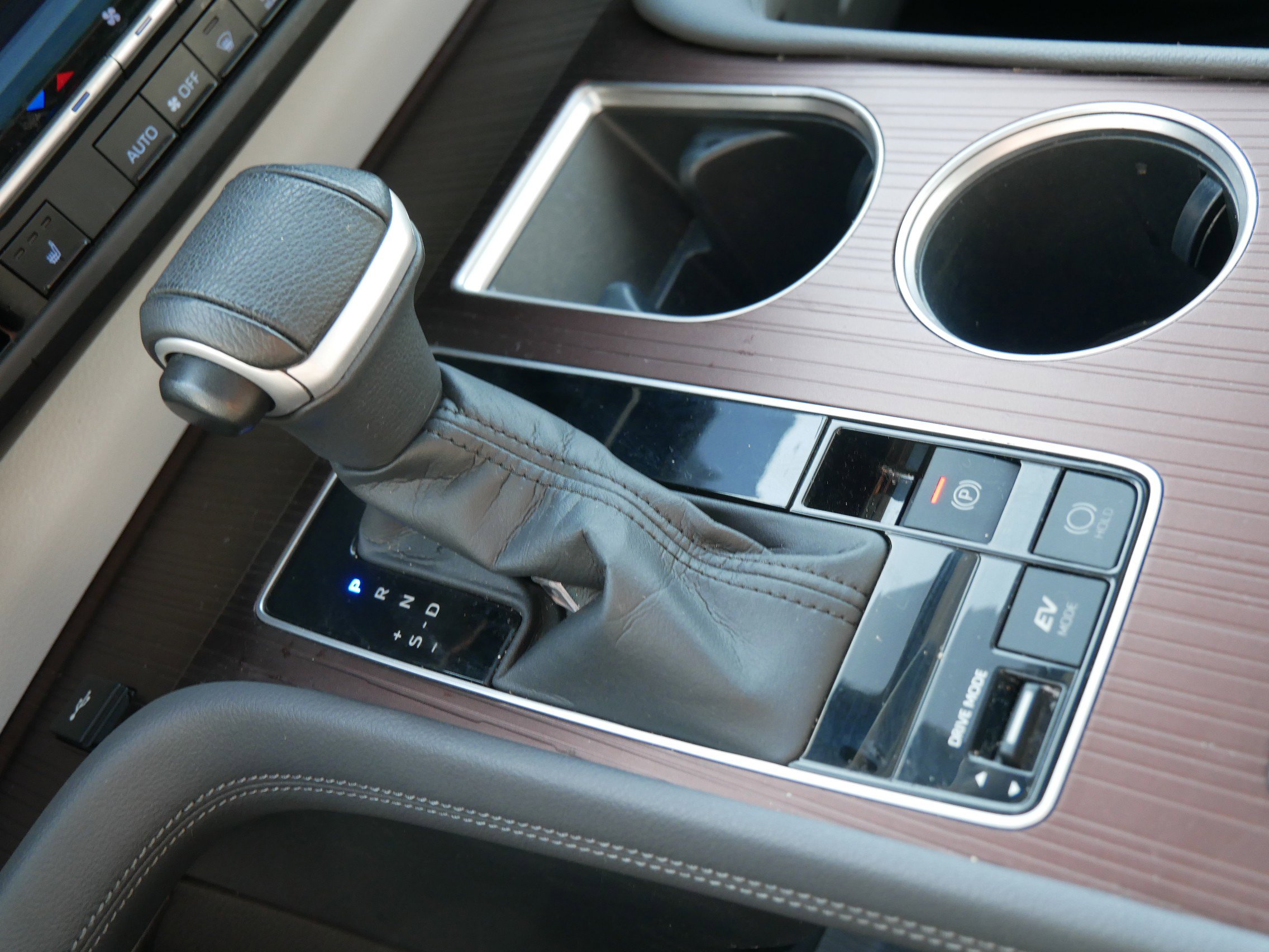 2022 Toyota Sienna XLE photo 24