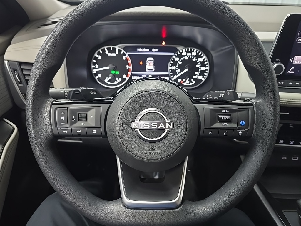 2023 Nissan Rogue SV photo 18