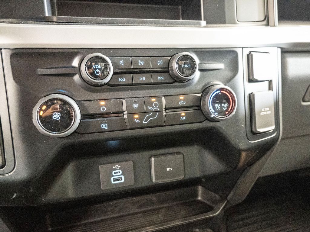 2024 Ford F-600 photo 16