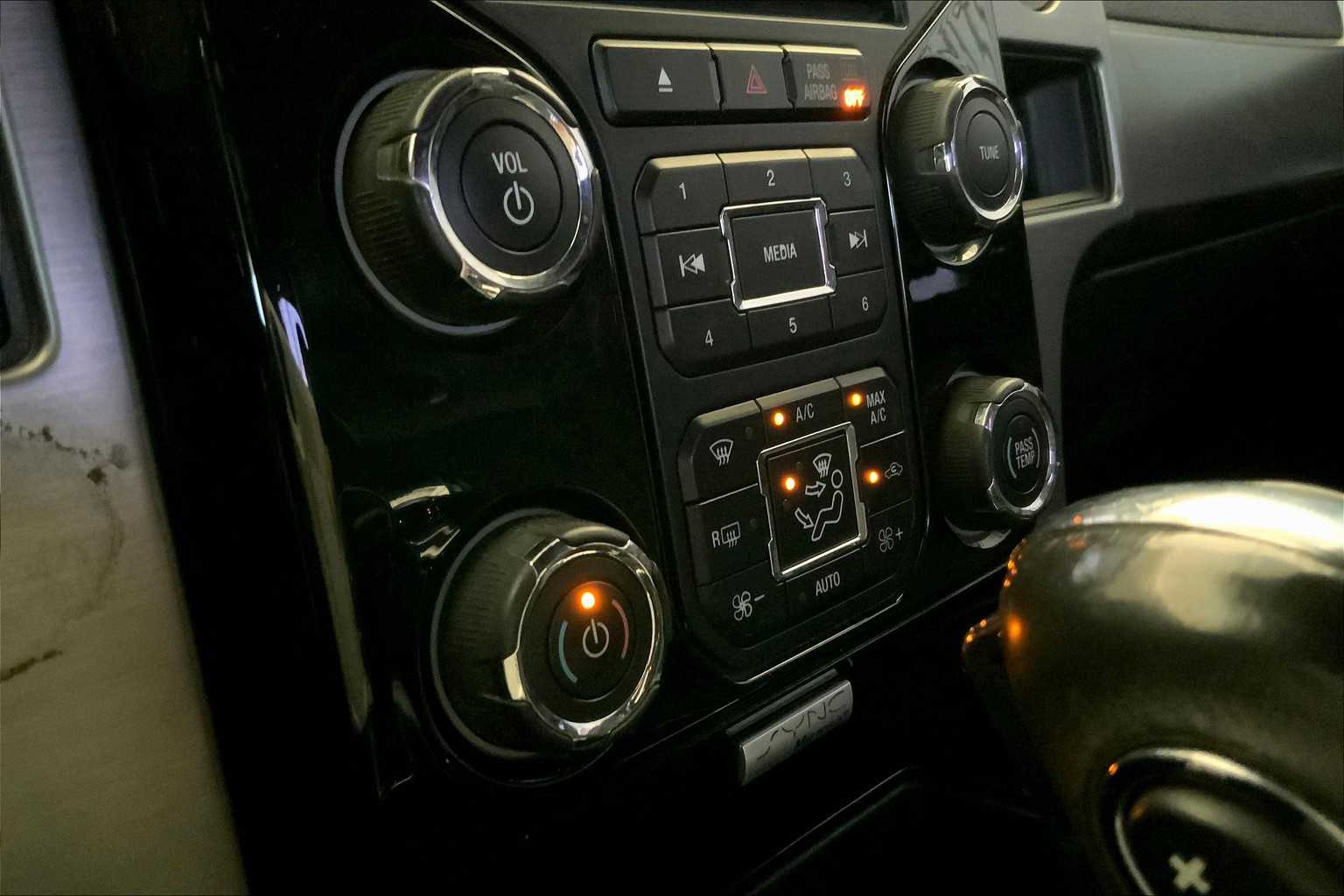 2014 Ford F-150 Limited photo 31