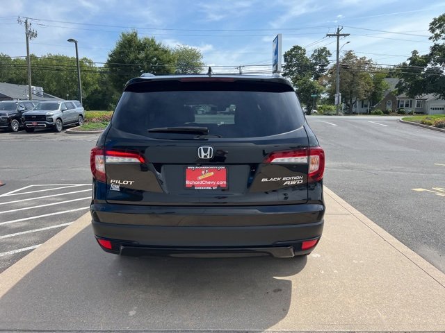 2022 Honda Pilot Black Edition photo 2