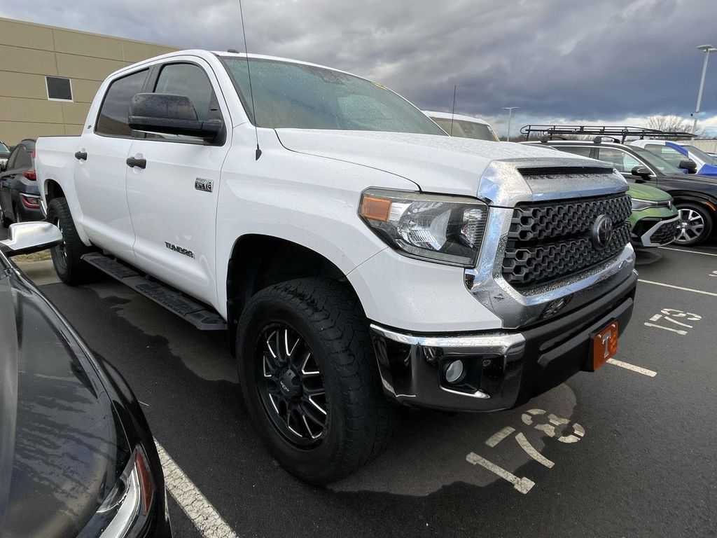 2018 Toyota Tundra SR5's photo
