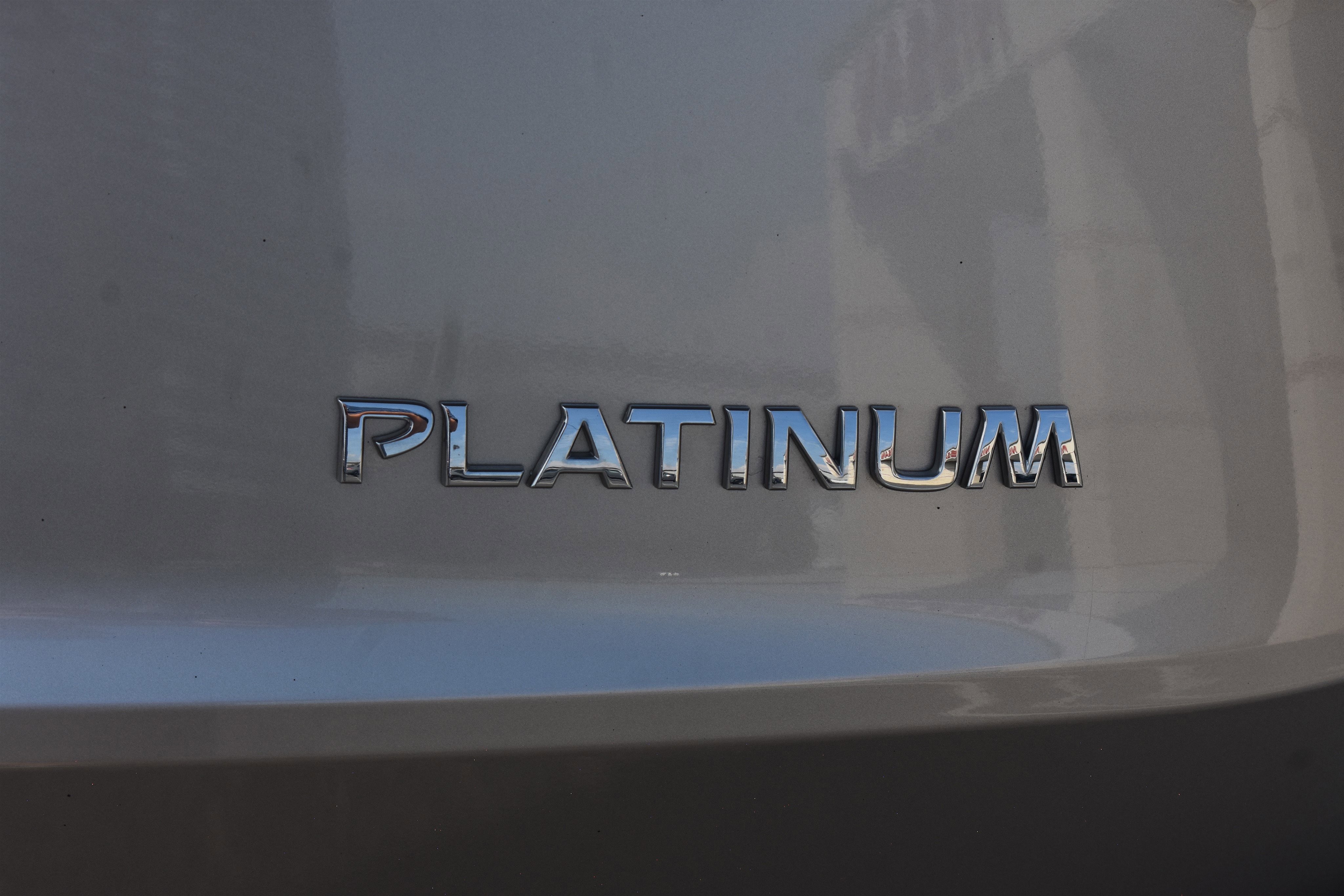2023 Nissan Rogue Platinum photo 2