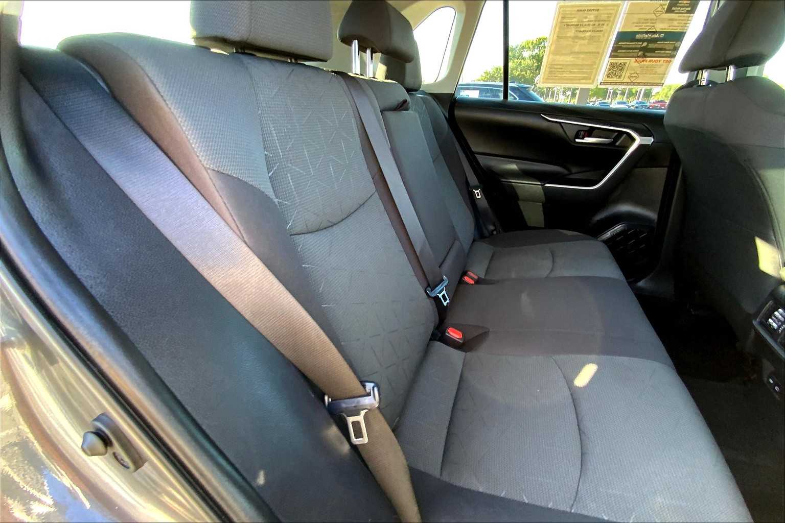 2024 Toyota RAV4 XLE photo 17