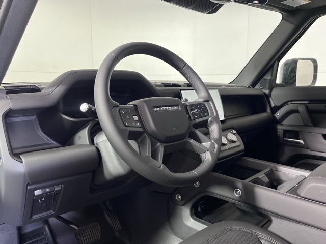 2025 Land Rover Defender 110 S photo 10