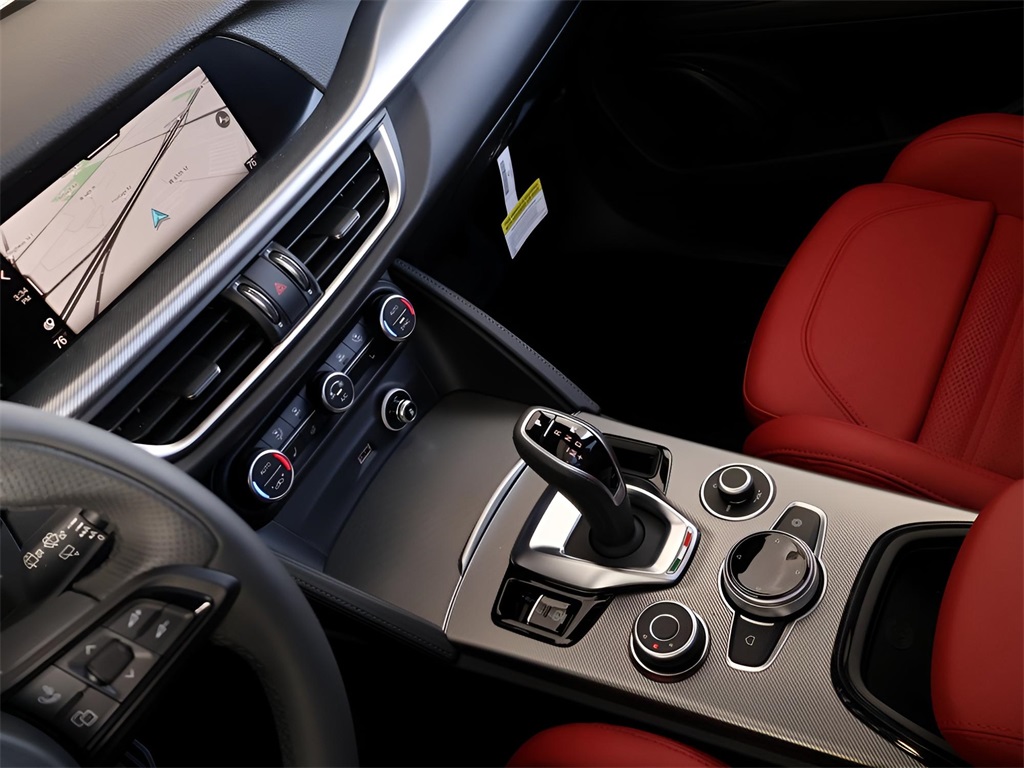 2025 Alfa Romeo Stelvio Sprint Base photo 17