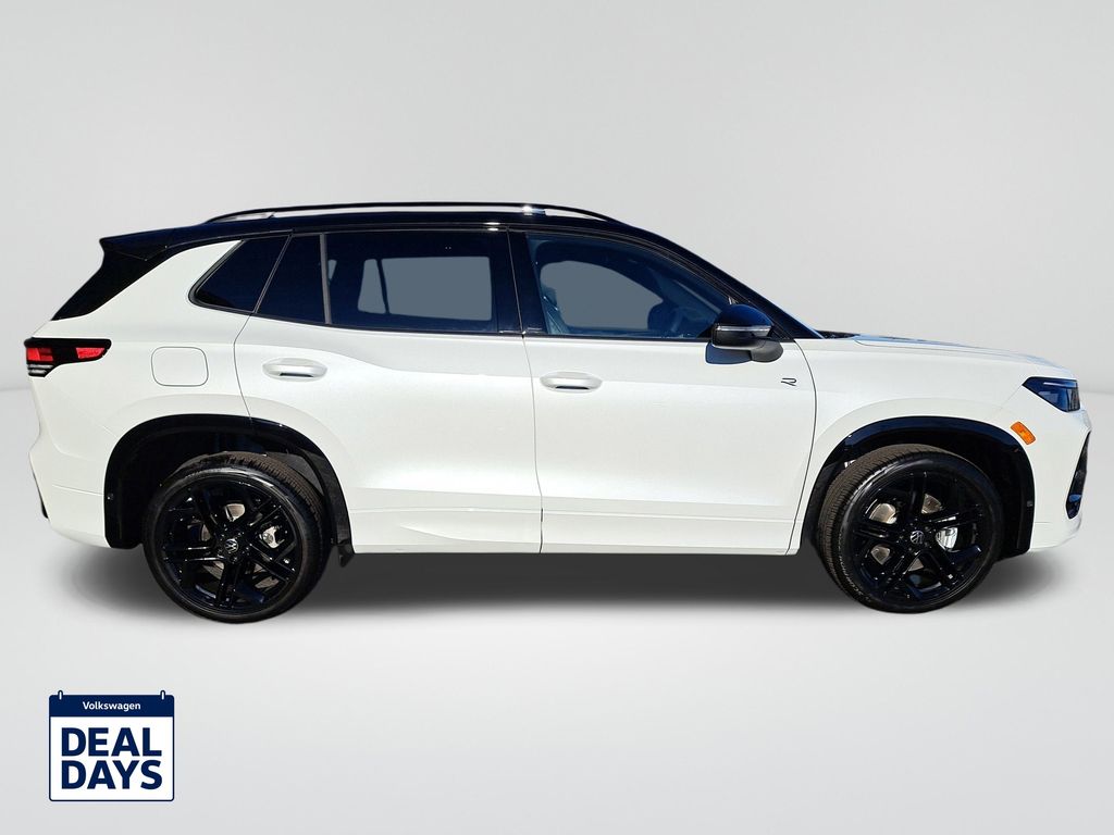 2025 Volkswagen Tiguan SE R-Line Black photo 4