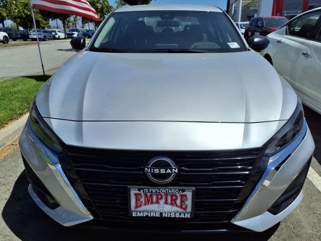 2025 Nissan Altima SV photo 2