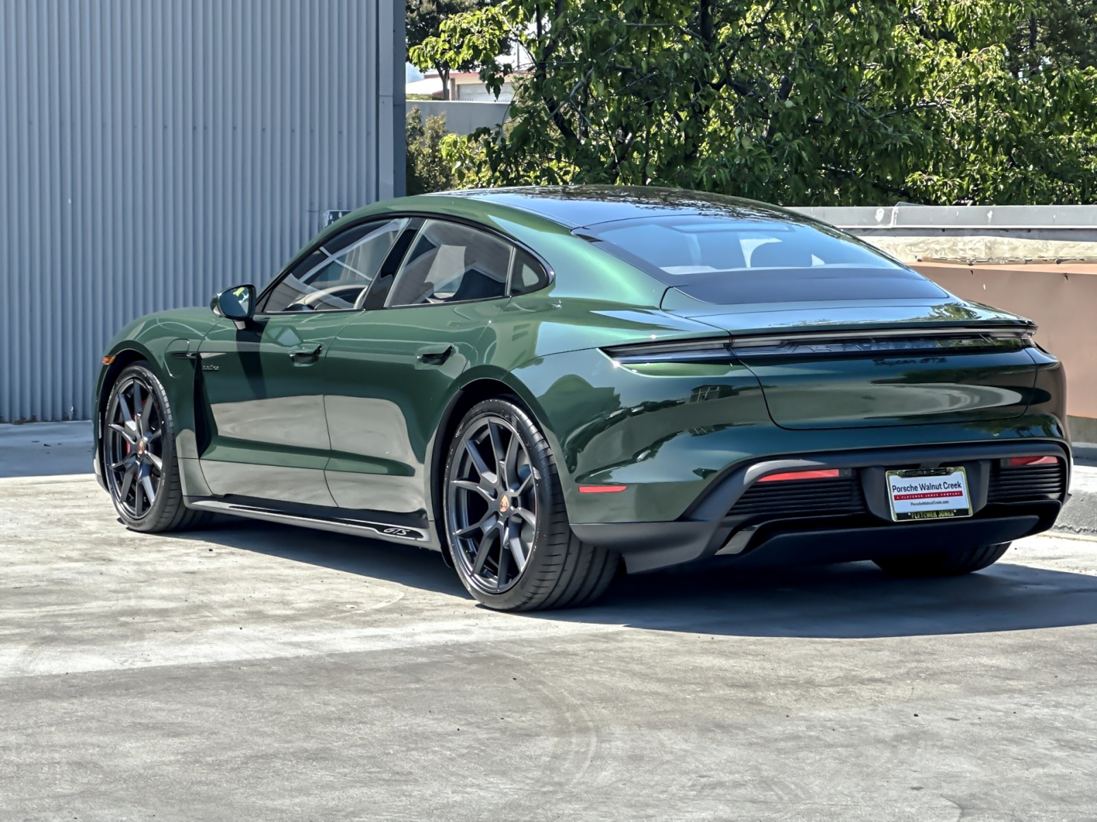 2025 Porsche Taycan GTS photo 4