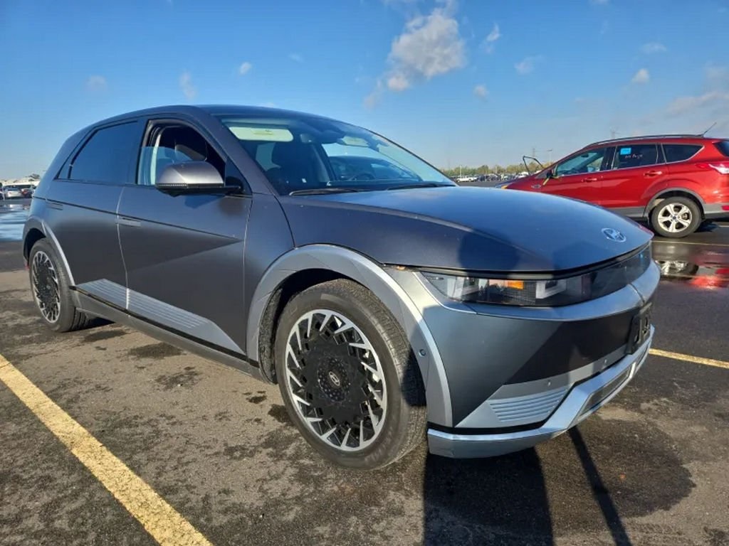 Used 2022 Hyundai IONIQ 5 Limited with VIN KM8KRDAF1NU118563 for sale in Bedford, OH