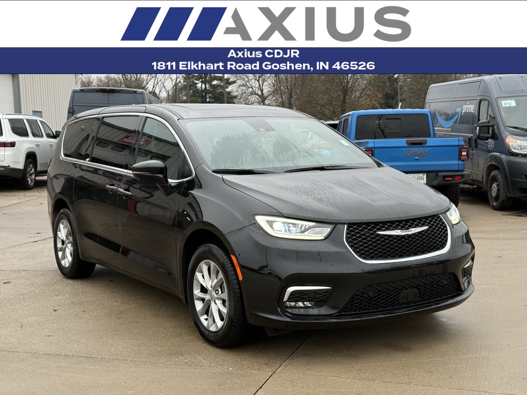 2025 Chrysler Pacifica Select's photo