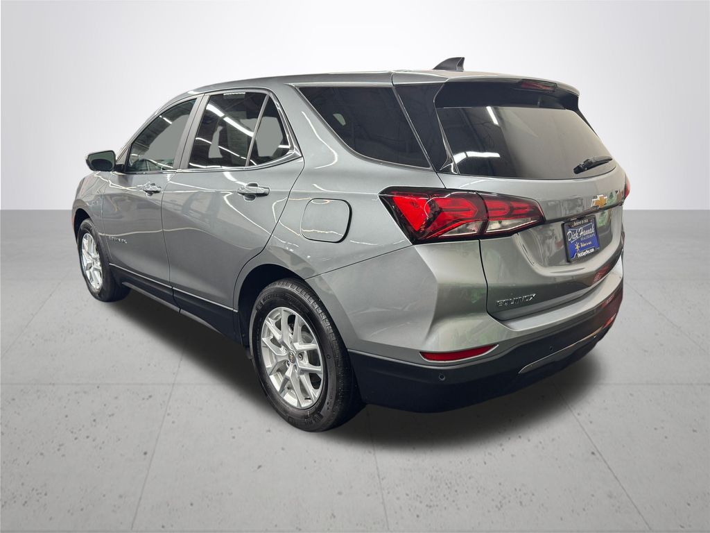 2024 Chevrolet Equinox LT photo 2