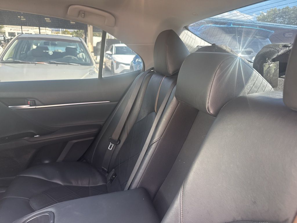 2018 Toyota Camry XLE photo 17