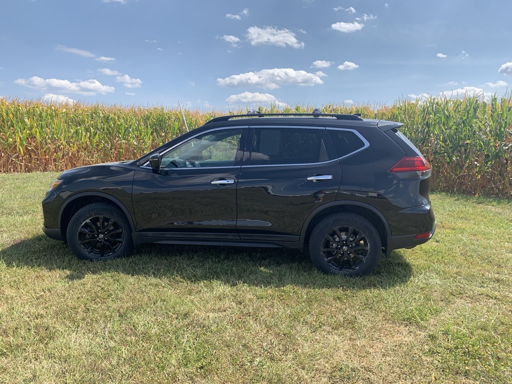 2018 Nissan Rogue SV photo 8
