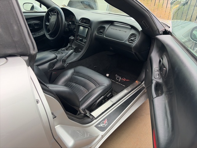 2004 Chevrolet Corvette Base photo 3