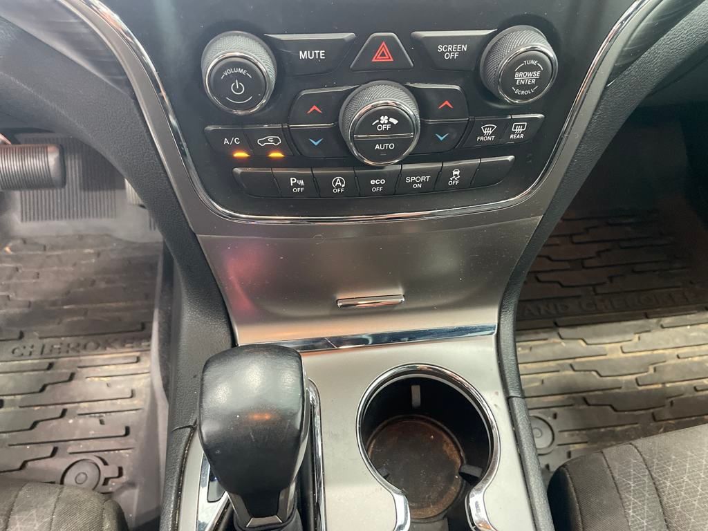 2020 Jeep Grand Cherokee Laredo E photo 15