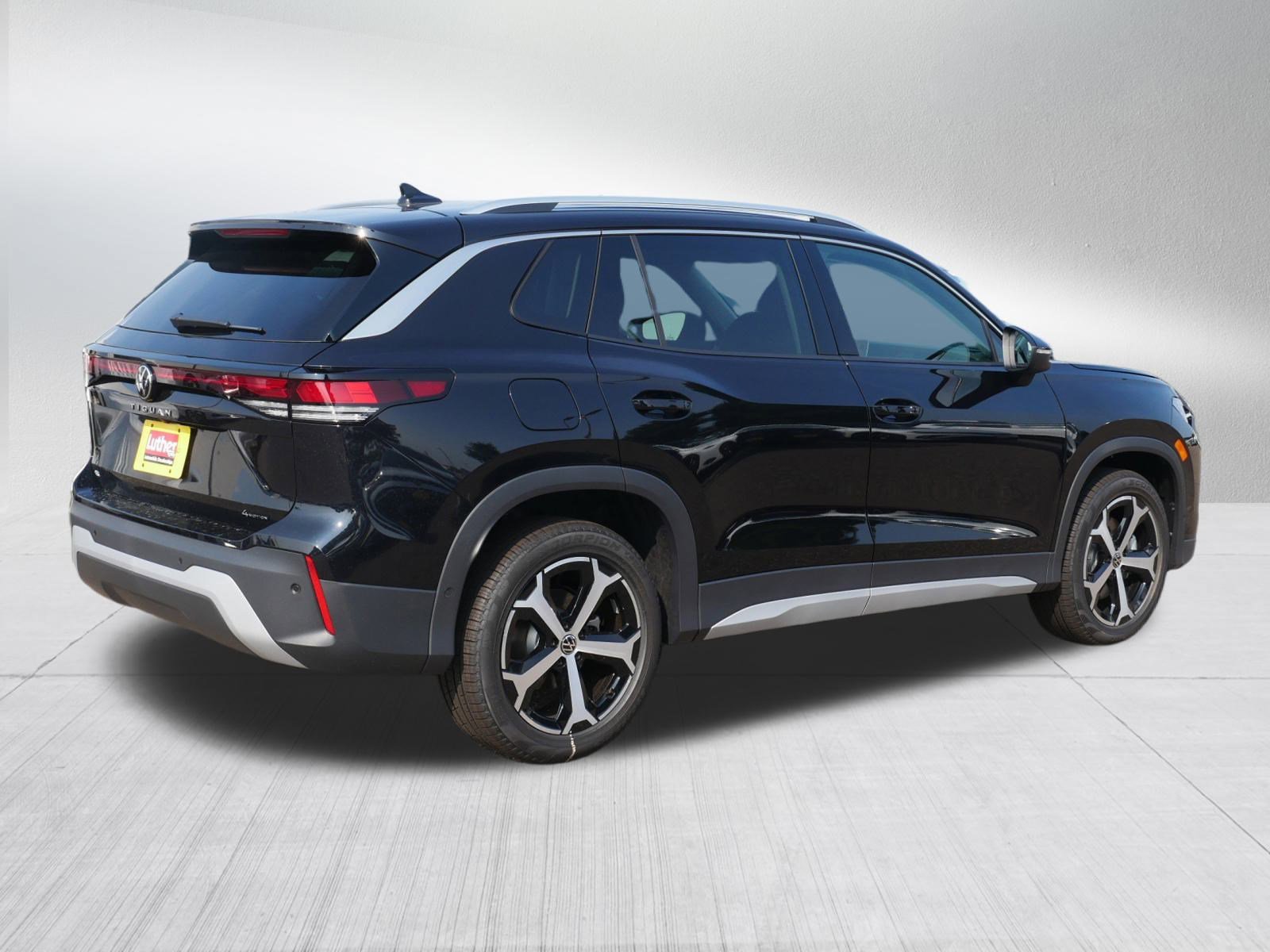 2025 Volkswagen Tiguan SE photo 2