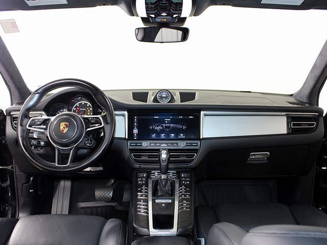 2020 Porsche Macan Turbo photo 13