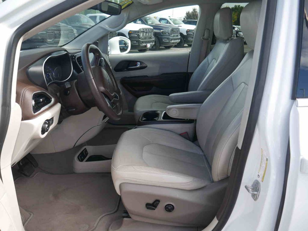 2021 Chrysler Pacifica Touring L photo 26