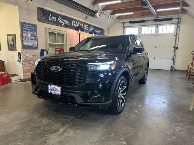 2025 Ford Explorer ST-Line photo 6