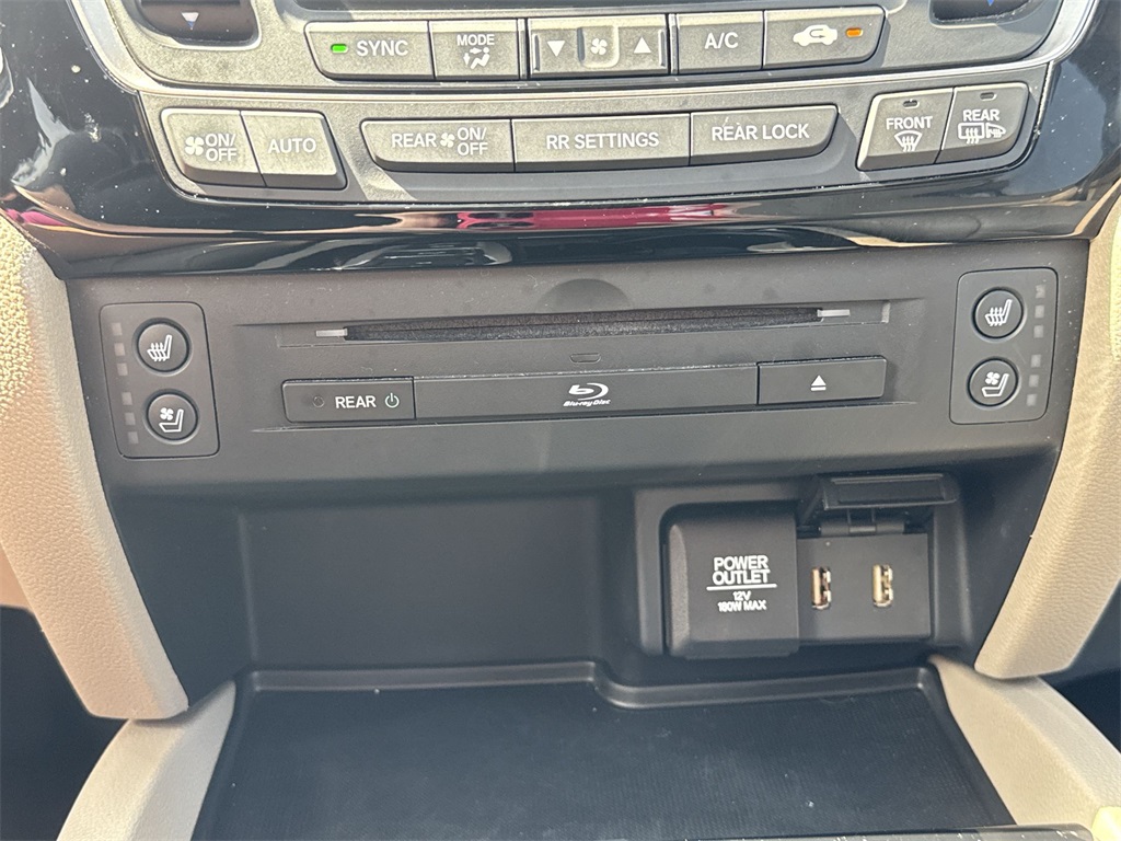 2016 Honda Pilot Elite photo 18