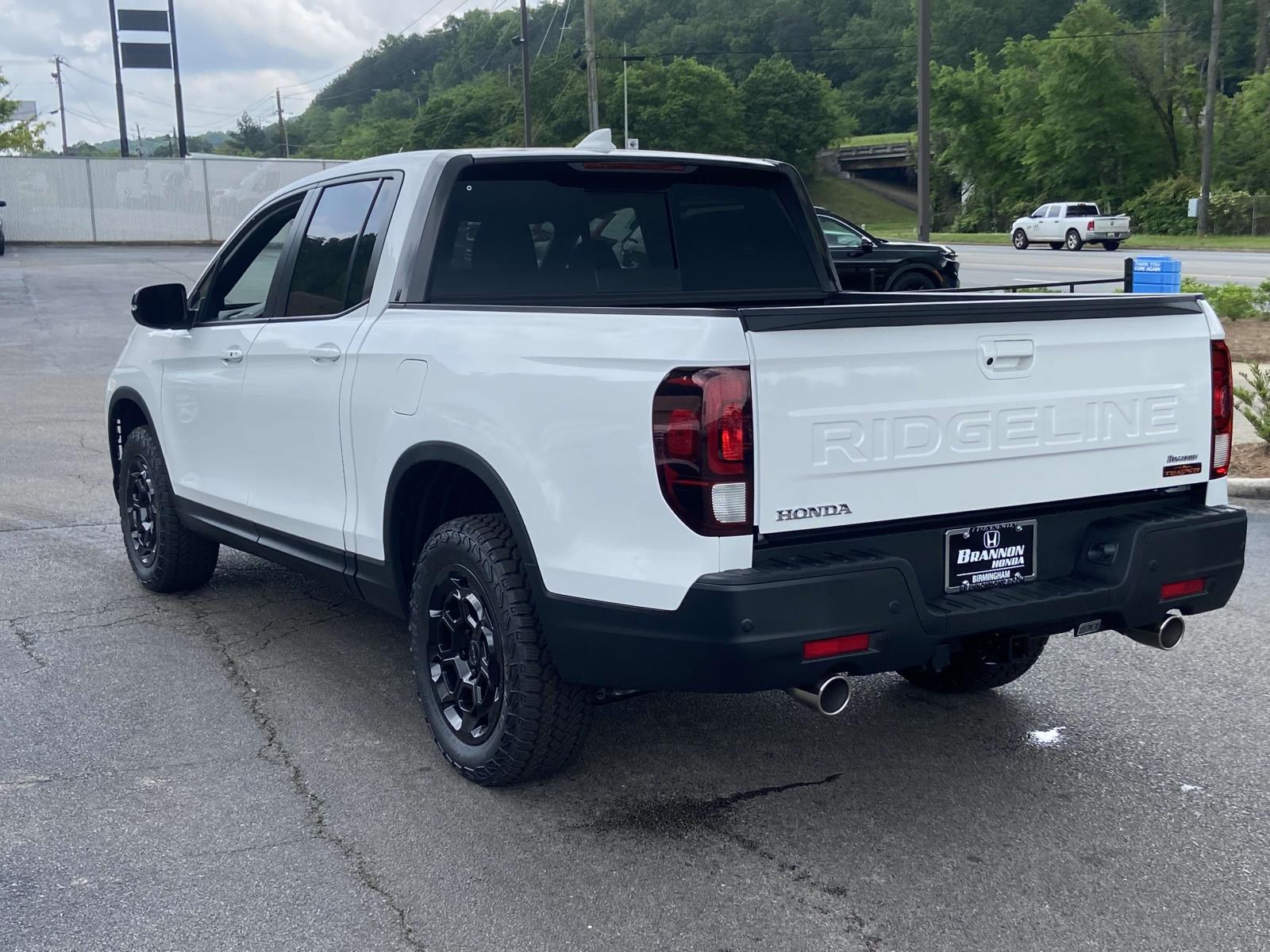 2025 Honda Ridgeline TrailSport photo 2