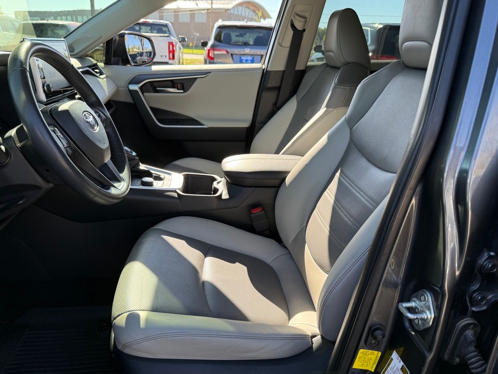 2022 Toyota RAV4 Hybrid Limited photo 3