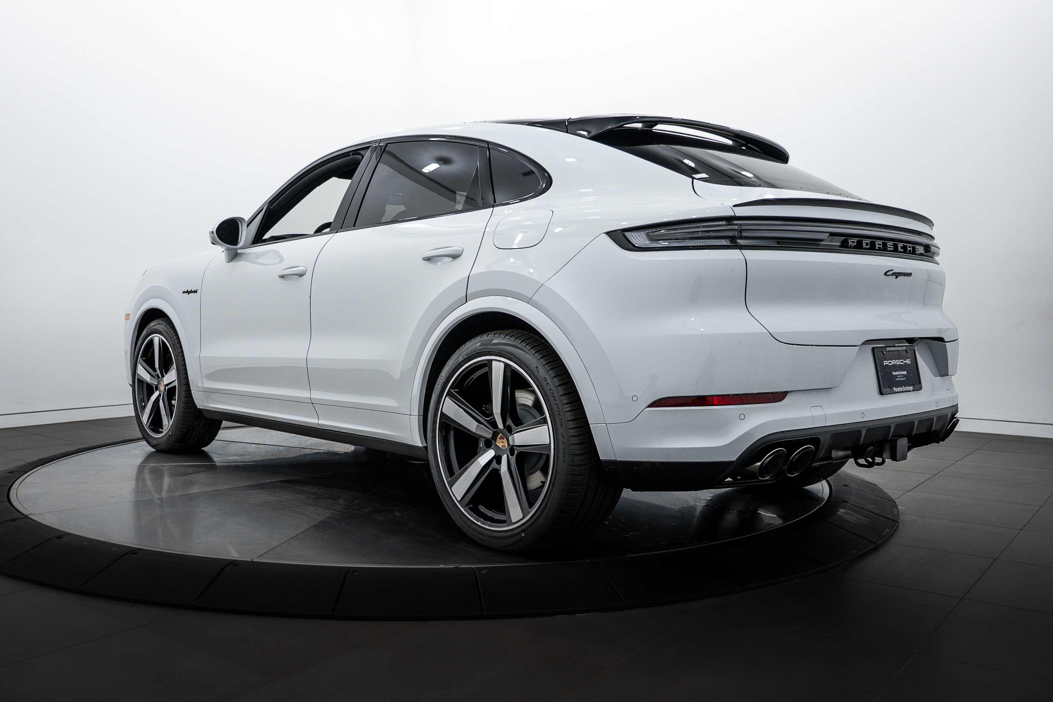 2026 Porsche Cayenne E-Hybrid Coupe photo 3
