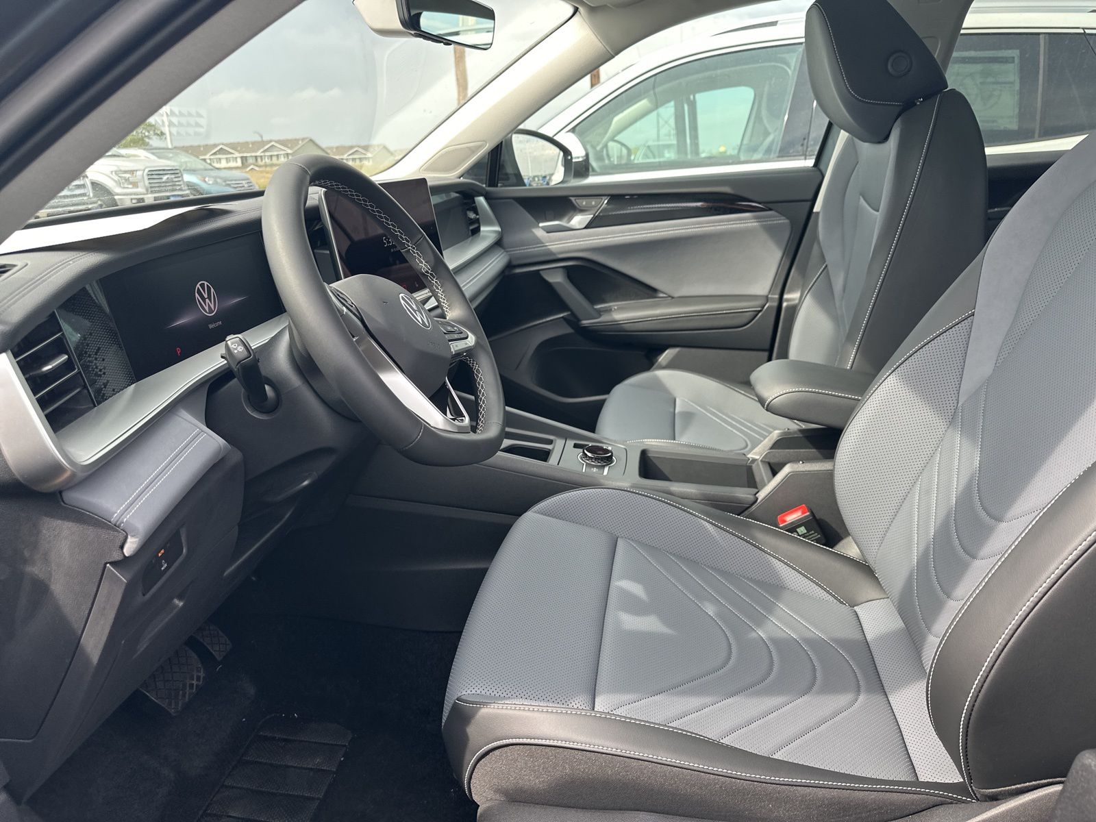 2025 Volkswagen Tiguan SE photo 13