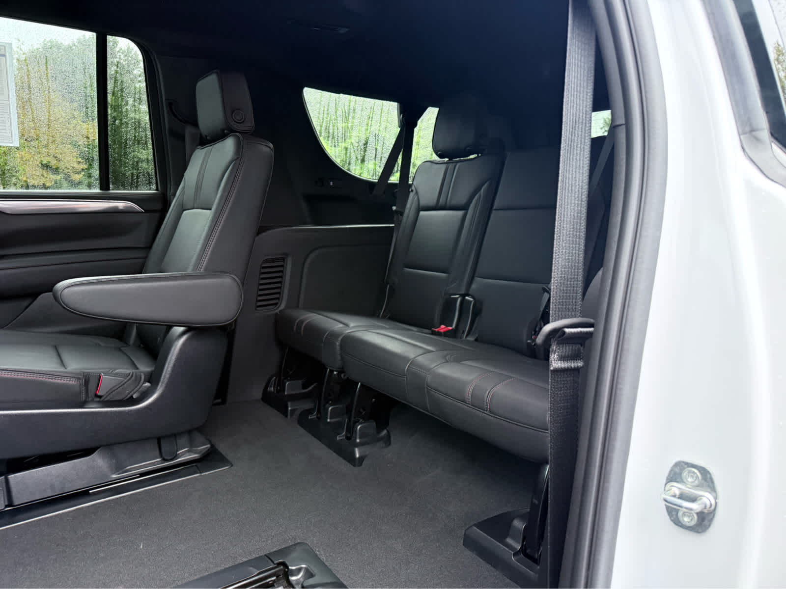 2023 Chevrolet Suburban RST photo 14