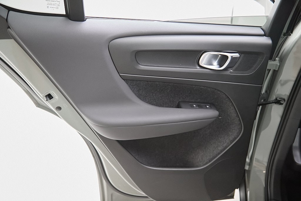 2023 VOLVO C40 - Image 17