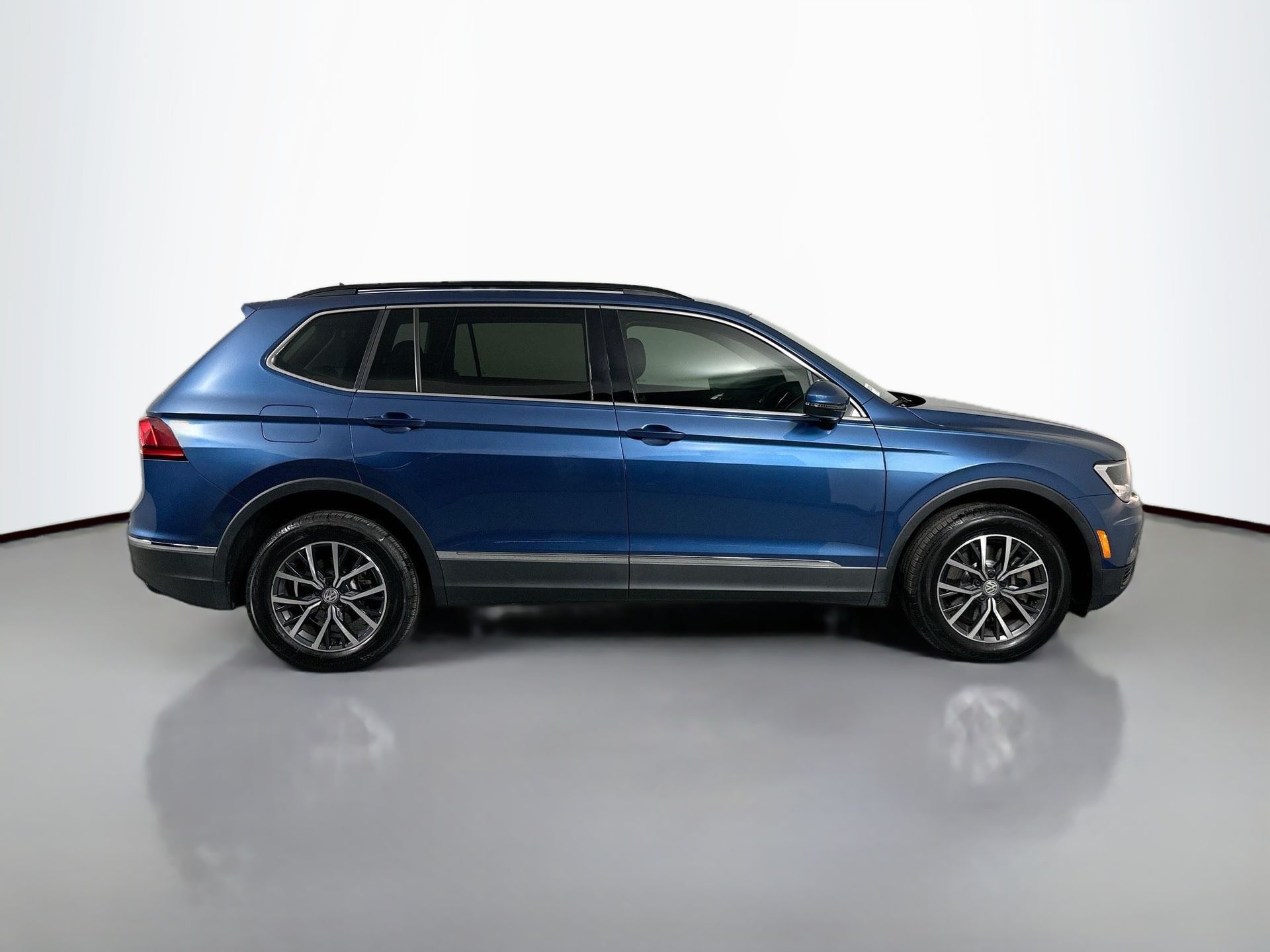 2020 Volkswagen Tiguan SE photo 3