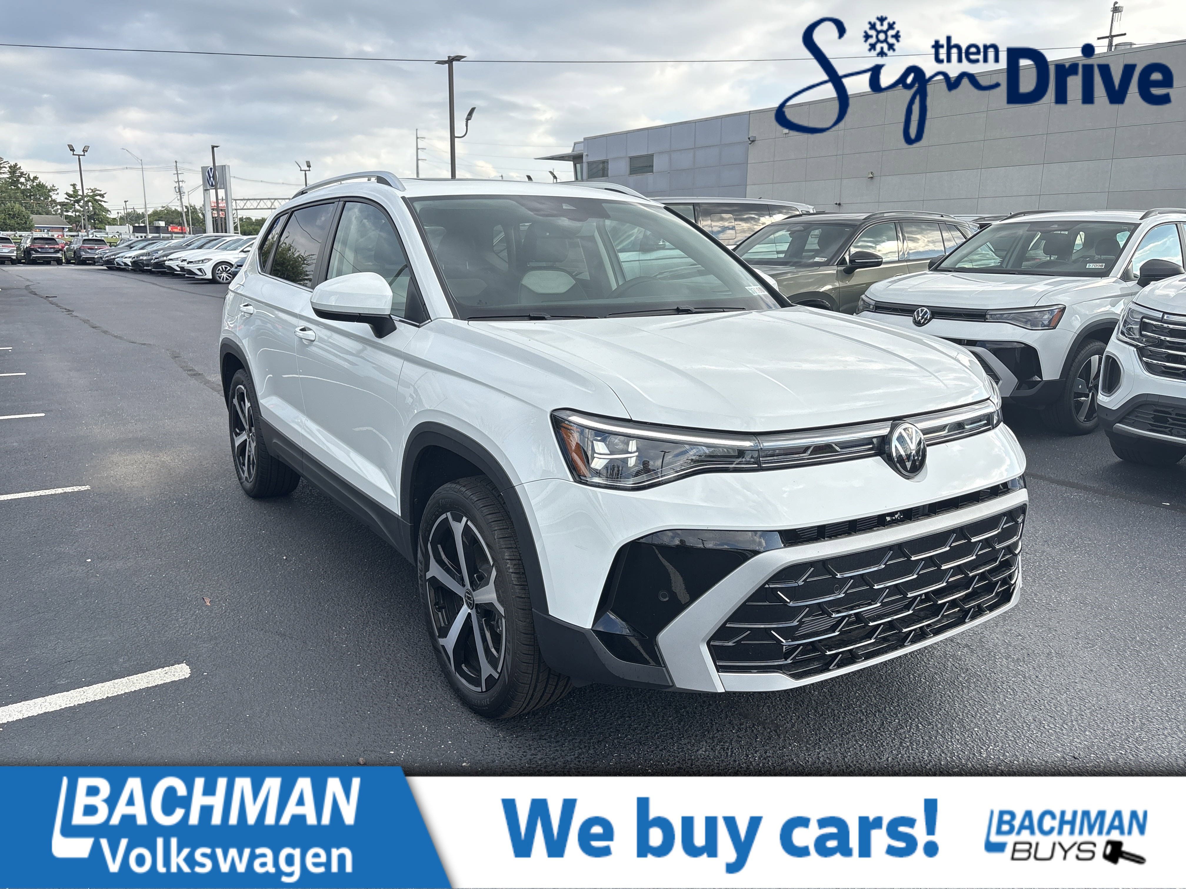 2025 Volkswagen Taos SEL's photo