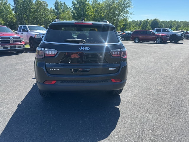 2022 Jeep Compass Latitude photo 3