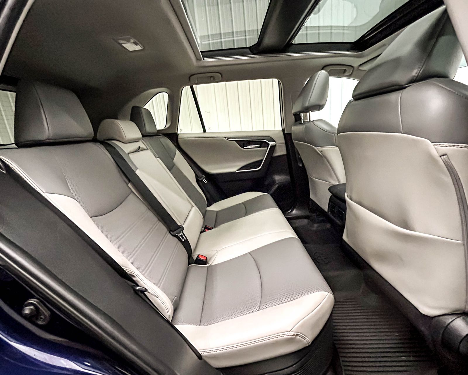 2021 Toyota RAV4 Hybrid Limited photo 17