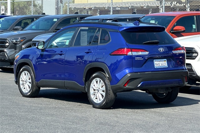 2022 Toyota Corolla Cross LE photo 6