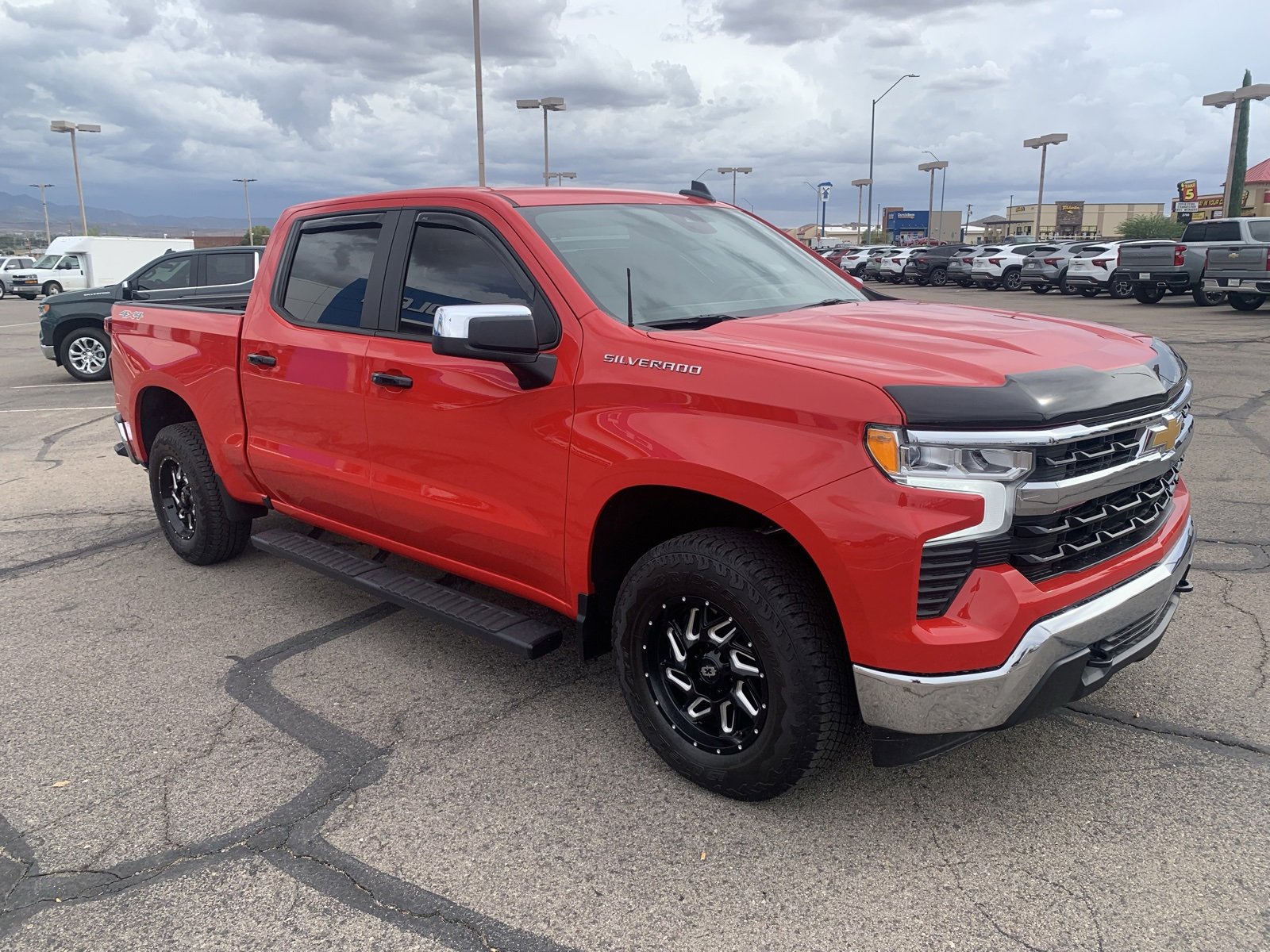 2023 Chevrolet Silverado 1500 LT photo 4