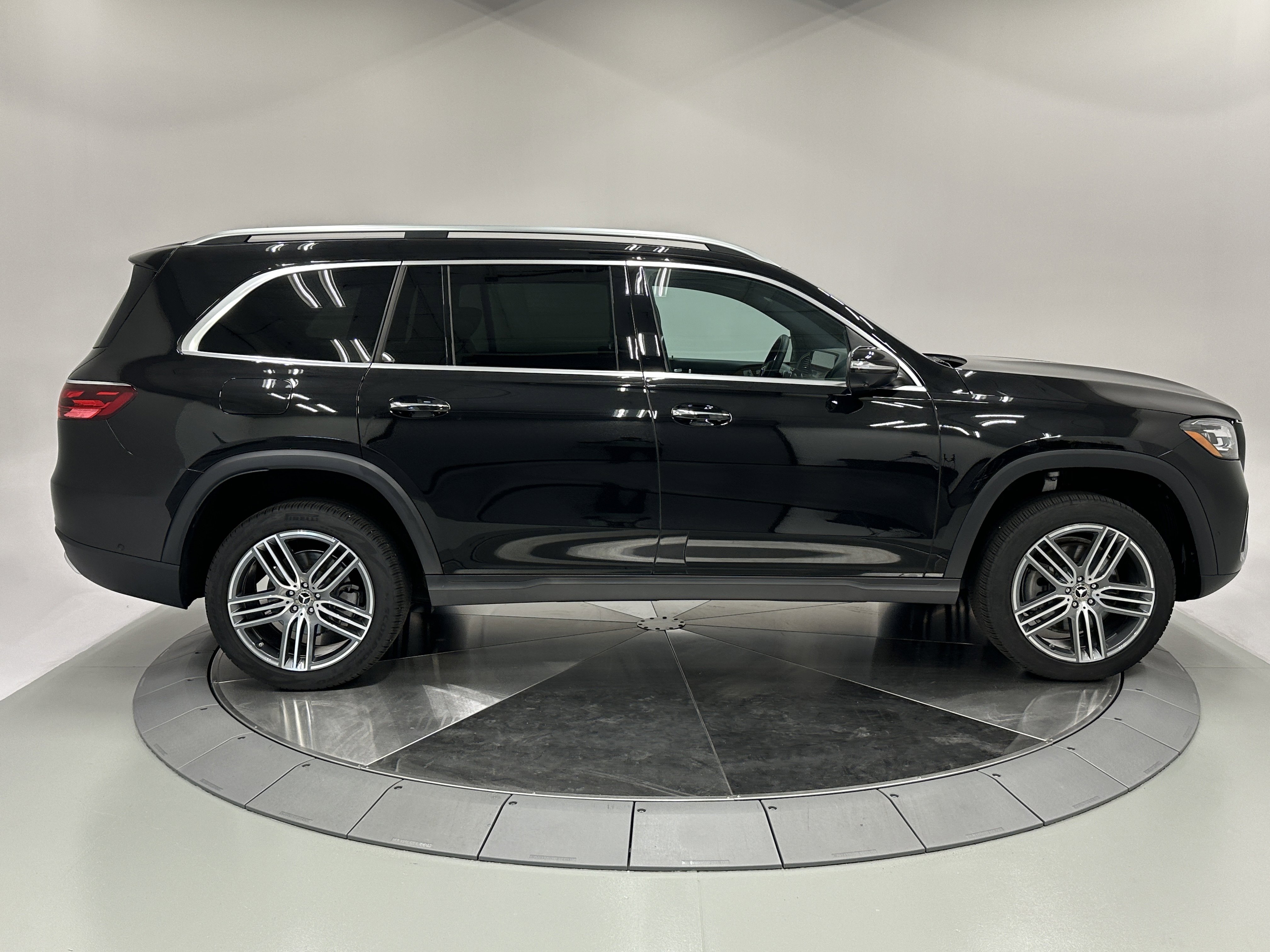 2024 Mercedes Benz GLS 450 4MATIC photo 8