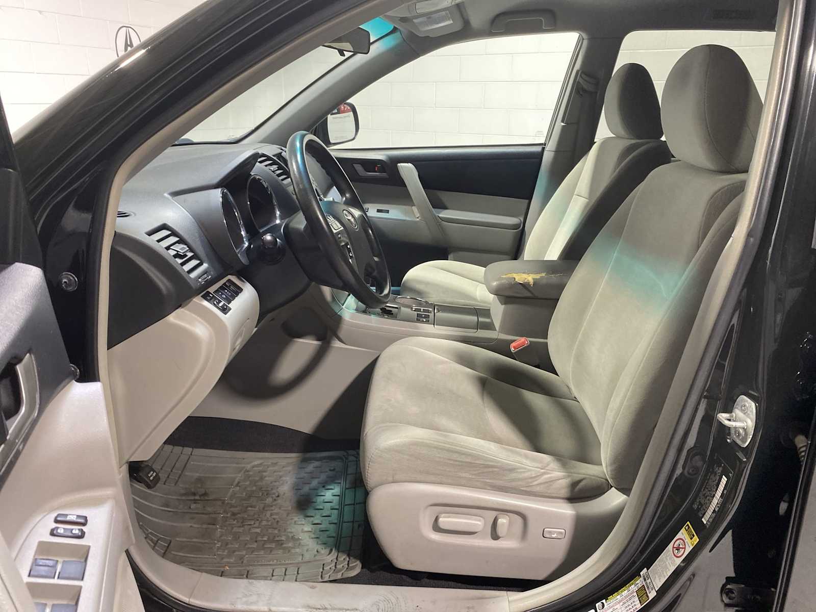 2012 Toyota Highlander Sport photo 2