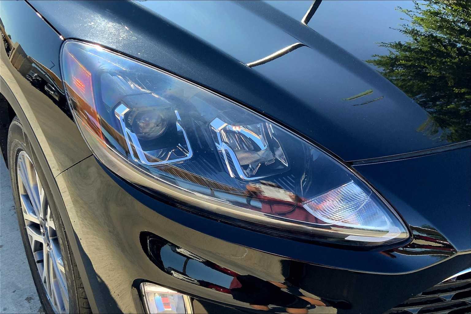2022 Ford Escape SEL photo 25