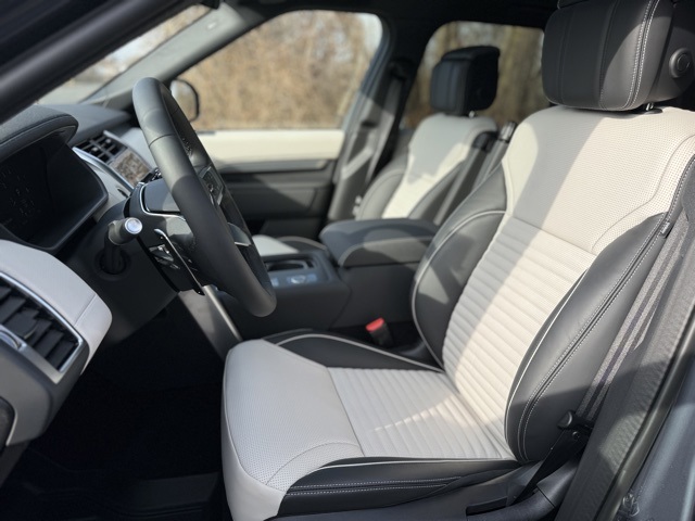 2024 Land Rover Discovery SE photo 11