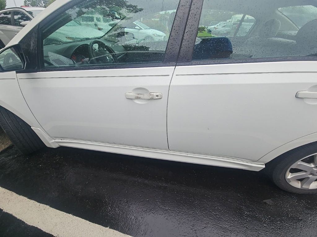 2010 Nissan Sentra 2.0 SR photo 2