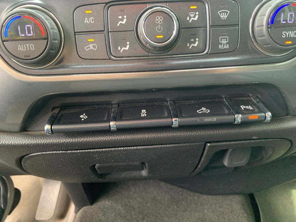 2018 Chevrolet Silverado 1500 LT photo 19