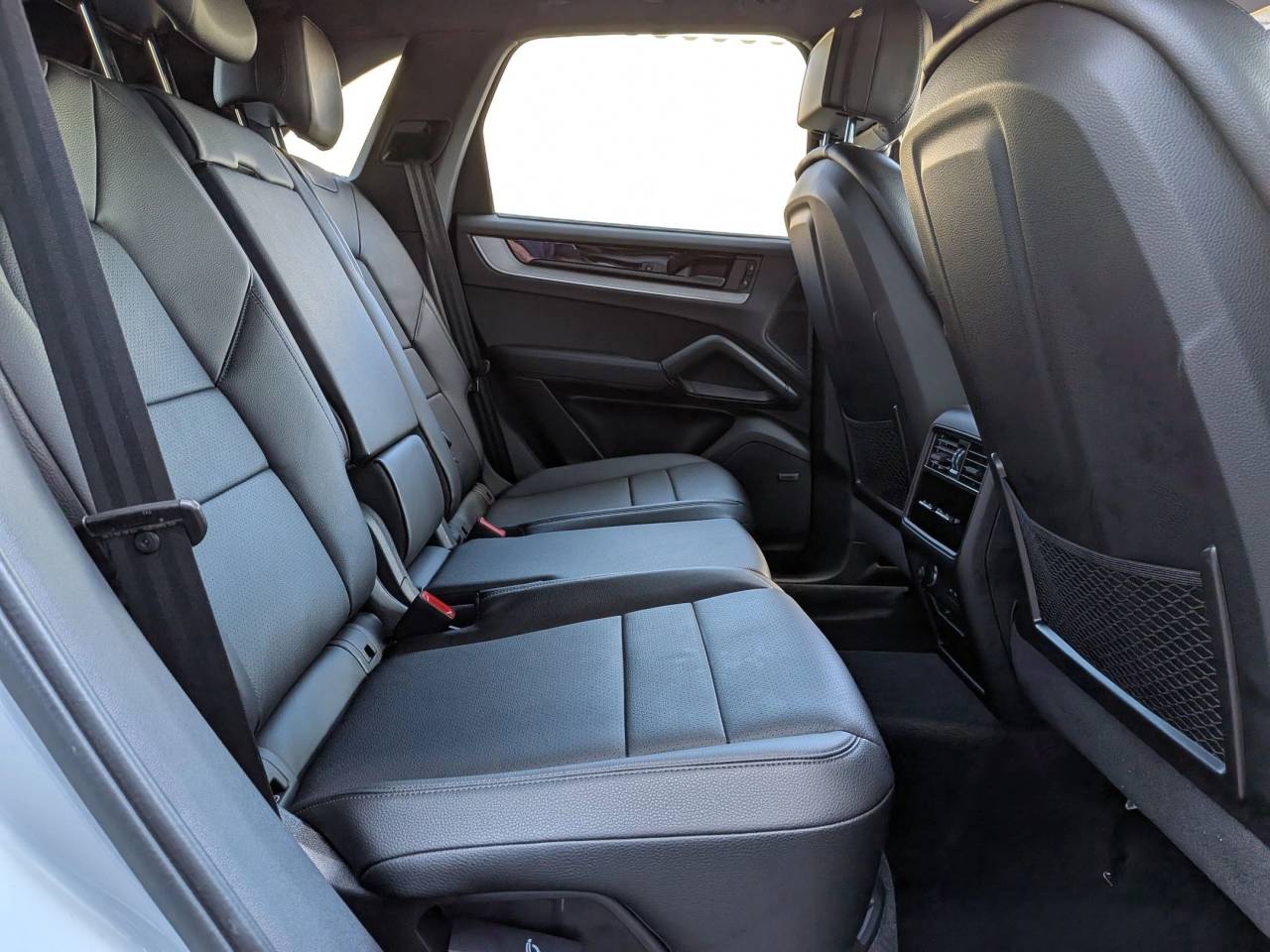 2025 Porsche Cayenne Base photo 21