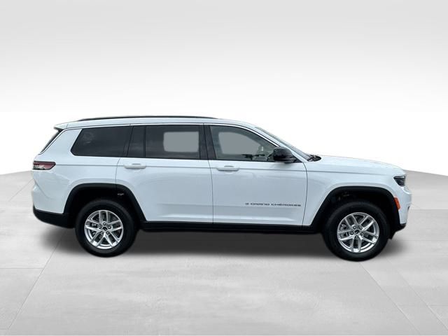 2025 Jeep Grand Cherokee Laredo photo 3
